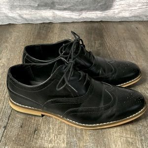 Boys Stacy Adams Wingtip Black Dress Shoes.  Size 5Y.